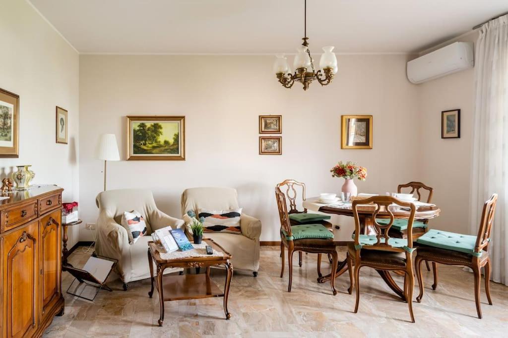 Casa De Rocco No Check In After 19 00 Apartment Brescia Bagian luar foto