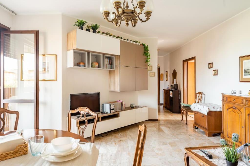 Casa De Rocco No Check In After 19 00 Apartment Brescia Bagian luar foto